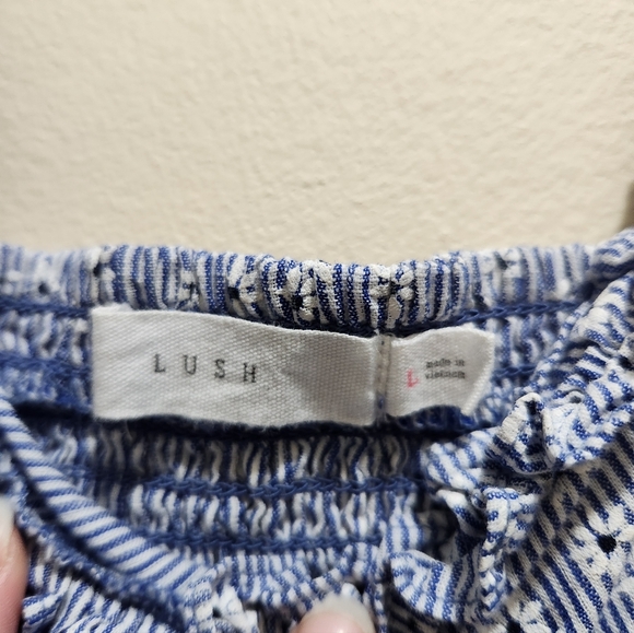 Lush Floral Ruffle Crop Top - Picture 4 of 4